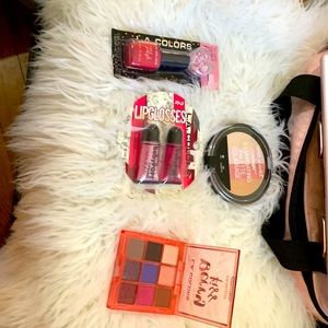 Makeup lot lots of pretties~~ eyeshadow palette, nail polish w/glitter, etc